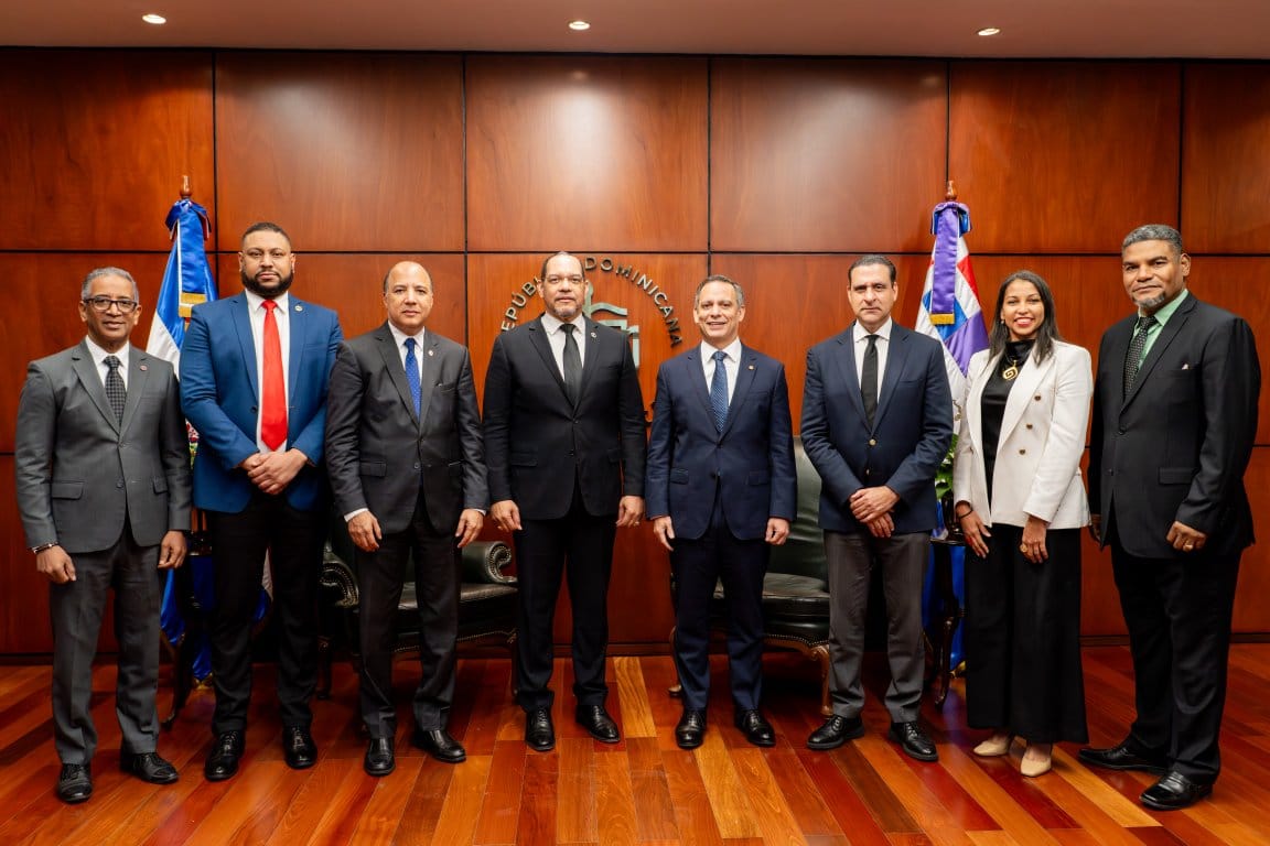 Presidente de la Suprema juramenta a Rodolfo Valentín como director de la Defensa Pública
